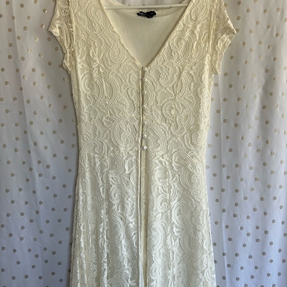 Chesley Ivory Lace Maxi Dress - Picture 5 of 14